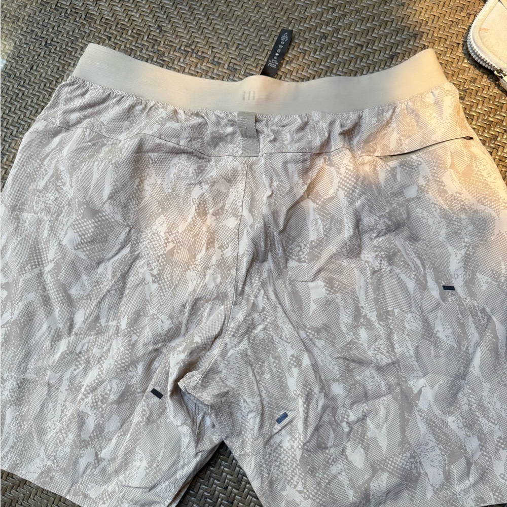 Men’s Lululemon License To Train 7” short - XL